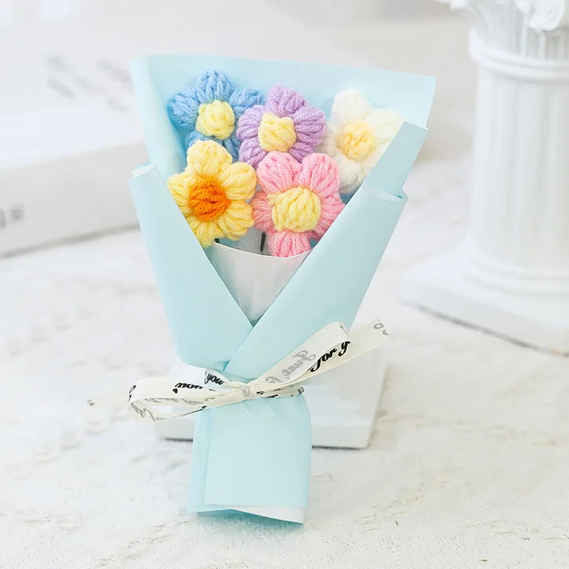 Kreativer Mini-Strickblumenstrauß – Handgefertigte Wollblumen als stilvolle Deko oder Geschenkidee!