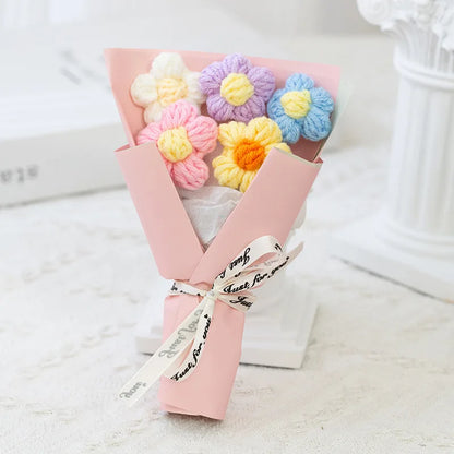 Kreativer Mini-Strickblumenstrauß – Handgefertigte Wollblumen als stilvolle Deko oder Geschenkidee!